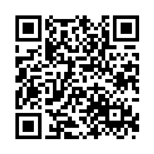 他嘴角跟随着眼前男人勾勒起一抹浅浅的笑容二维码生成