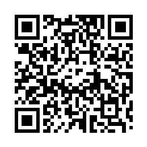 他在易中岭别墅后面的别墅享受了无数美女二维码生成