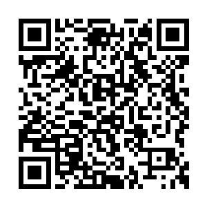 他在跑动中直接把足球从他的两腿之间漏了过去二维码生成