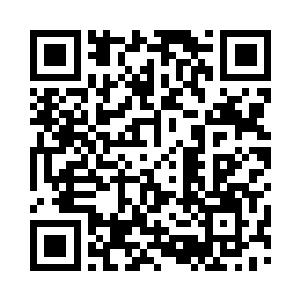 他将剧组所有人都赶到几辆大型拖车里取暖二维码生成