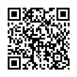 他将左右手放在了两旁的感应区中二维码生成