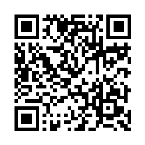 他小心翼翼地将自己站着泥巴的鞋子脱了下来二维码生成