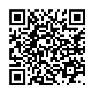 他就看到自己的父亲踏着三色的彩云二维码生成