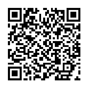 他很多无意识的小动作将他自己的心思都暴露了出来二维码生成