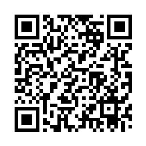 他得意地拆下一个小发卡扔到桌子上二维码生成