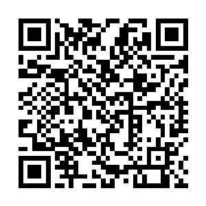 他心中还是有些犹豫着不知道第一句话该怎样开口去说二维码生成