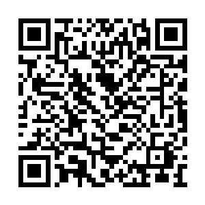 他感觉就像被一辆高速迎面冲来的卡车撞在身上二维码生成