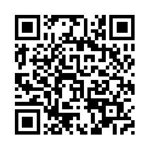 他手中的餐盘里面已经装满了食物二维码生成