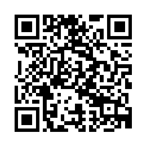 他把手放到了这个雕塑上面表现得非常激动二维码生成