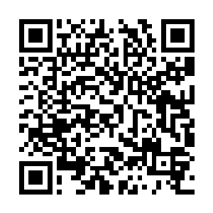 他抓起旁边靠着的一辆自行车往北方骑了两三公里二维码生成