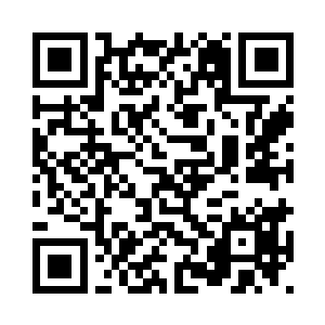 他抬起那双清寒的眸子看了我一眼二维码生成