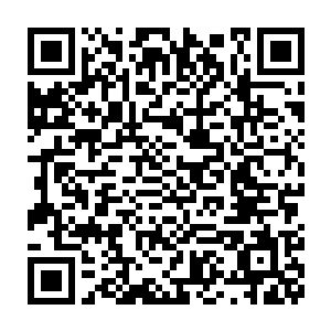 他抱着的那个人身上还有几滴鲜血滴下来甩到了张铁的脸上和肩上……二维码生成