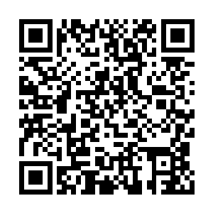 他拿在手里的那个铁面具就咣当一声掉在了地上二维码生成