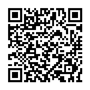 他指着高处三楼那边的房间对冷天佑和东润说道二维码生成