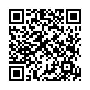 他昨天努力了一个晚上才好不容易找到了匕首二维码生成