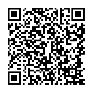 他是陪省总工会一位副主席和省老干部局一位副局长到天心湖考察二维码生成