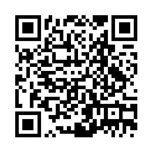 他望着那扇阻隔着车内与车外的窗户二维码生成