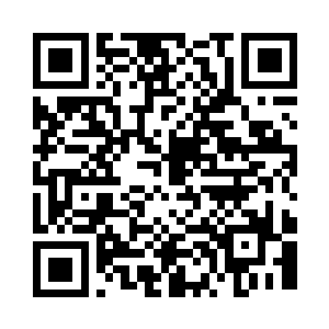 他来到黑炮男子的身后微微一躬身说道二维码生成