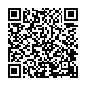 他正在伴随着自己的回忆一点一点把当时的情形勾勒出来二维码生成