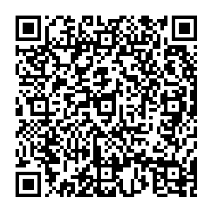 他猥琐的眼神比眼神更加猥琐的动作却一点儿也没有电视电影中那些拄着文明棍的老伯爵的修养和素质二维码生成