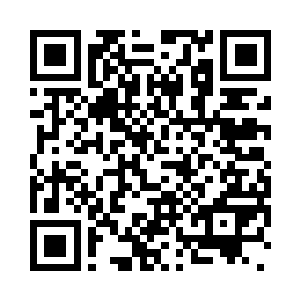 他用手长时间地摸着鼻子做沉思状二维码生成