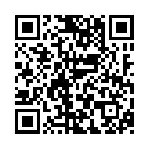 他的整个身体散发出一种难以言说的冷咧二维码生成