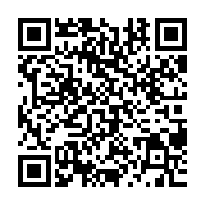 他的样子就好像是那种早晨刚打完卡就在期盼着下班的上班族二维码生成