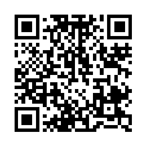 他的腰带后面插着一把半米长的砍刀二维码生成