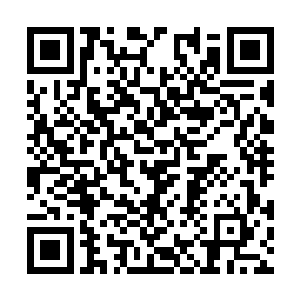 他的身体以一个极为别扭的姿势躲开了鬼手的攻击二维码生成