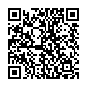 他的身体保持着刺剑的动作被这片凝固的空间紧紧的凝固在那里二维码生成