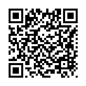 他的身躯仿佛小山似的堵住了洞口二维码生成
