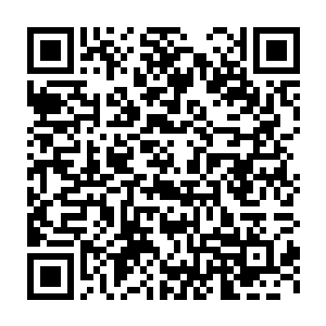 他看到了许紫烟正凝聚出一只大手握着一个双头混沌兽中一颗头颅二维码生成