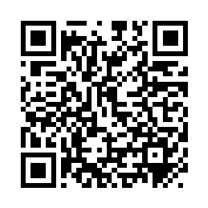 他眯缝着眼睛看了看悍马里面的驾驶员二维码生成