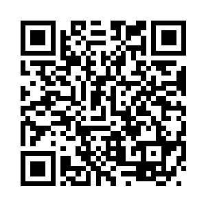 他穿着在正式场合才会穿黑色朝服二维码生成