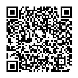 他立马亲自给飞云市市委书记雷刚和飞云市军分区的领导打了电话二维码生成