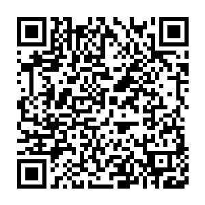 他立马描述出那辆车的特征……梓箐让唐洪运就在这个酒店里等着二维码生成