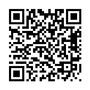 他站在乔迪的跟前却不敢抬头去看二维码生成