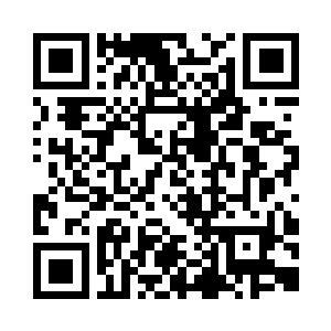 他站在门庭前弹去肩上还没融化的雪花二维码生成