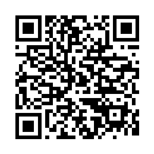 他笑容满面地对着雨果的左耳说到二维码生成