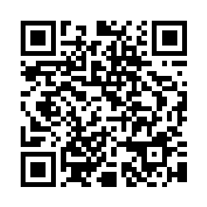 他紧实黝黑的肌肤被汗水浸润得发亮二维码生成