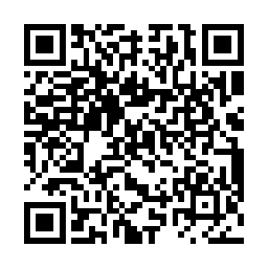 他能感受到仿佛有一双眼睛正在监视着自己的一举一动二维码生成