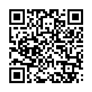 他说着就把花轻轻的塞进混血美女的手里二维码生成