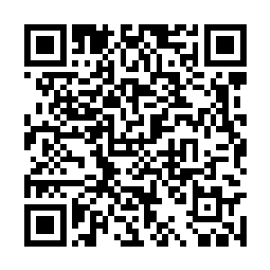 他赶忙拿出了电话拨出去了一串数字对着话筒说道二维码生成