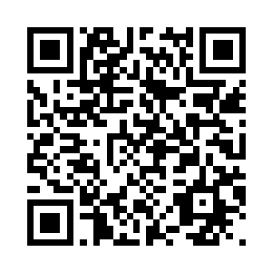 他轻轻地抚摸着她的头发认真地问道二维码生成