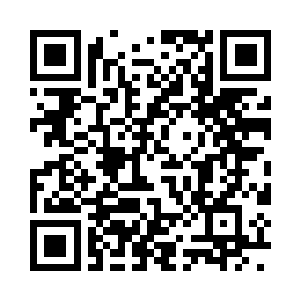 他轻轻抚摸着魔灵臂章和瓦丽莎的馈赠二维码生成