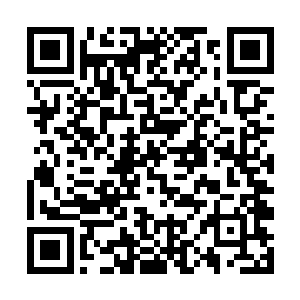 他还主动从西服兜里摸出一张名片直接递给了夏依依二维码生成