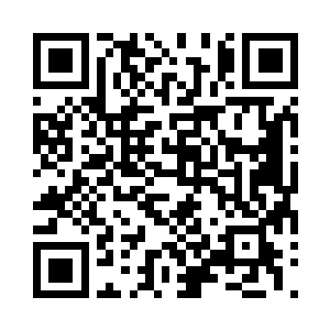 他还在为刚才她故意和他撇清关系而生气二维码生成