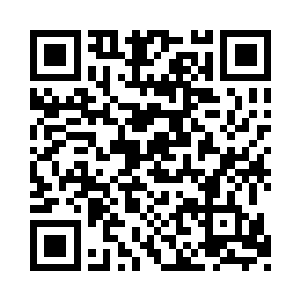 以及在狭窄的巷道中来回穿梭的汽车与电动车二维码生成