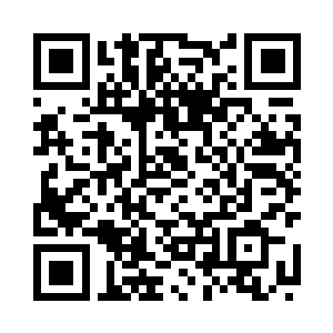 以手臂挡住了对方照射自己的眼睛二维码生成