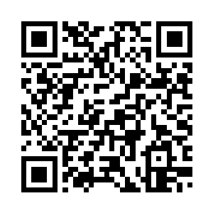 任女子想要点火似的在他身上碰触二维码生成